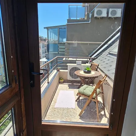 уютно студио до центъра на Apartment *